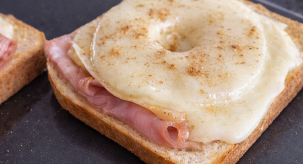 Hawaii-Toast mit Raclette-Käse